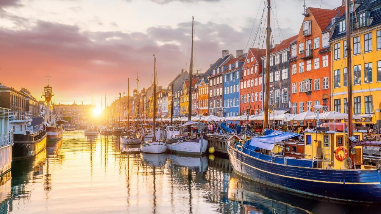 2br In Vibrant & Colourful Nyhavn * København